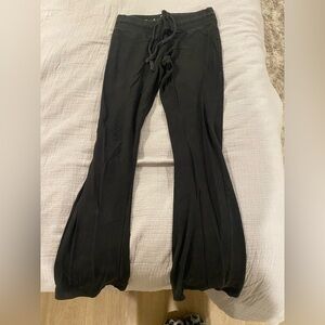 Women’s black flair leggings